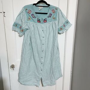 Vintage Housecoat Large Blue Stripe Embroidered Flower Cottage Snap Pockets